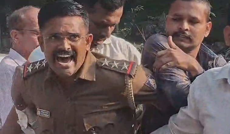 ಚೀಟಿ ವ್ಯವಹಾರ ಇತ್ಯರ್ಥಕ್ಕೆ 4 ಲಕ್ಷ ಲಂಚ ತೆಗೆದುಕೊಳ್ಳುವಾಗಲೇ ಸಿಕ್ಕಿಬಿದ್ದ ಇನ್ಸ್‌ಪೆಕ್ಟರ್‌: ಟ್ರ್ಯಾಪ್‌ ಆಗ್ತಿದ್ದಂತೆ ಸಖತ್‌ ಹೈಡ್ರಾಮಾ