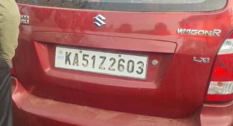 ದೇವನಹಳ್ಳಿ ಬ್ರೇಕಿಂಗ್: ರಸ್ತೆ ಬದಿ ನಿಲ್ಲಿಸಿದ್ದ ಕಾರಿನಲ್ಲಿ ವ್ಯಕ್ತಿಯ ಶವ ಪತ್ತೆ!