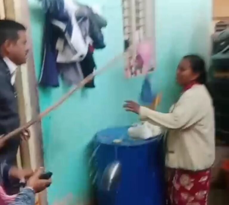 ಆಸ್ತಿಗಾಗಿ ಗಲಾಟೆ; ದೊಣ್ಣೆಯಿಂದ ಸ್ವಂತ ಅಕ್ಕನನ್ನೇ ಹಲ್ಲೆಗೈದ ತಮ್ಮ