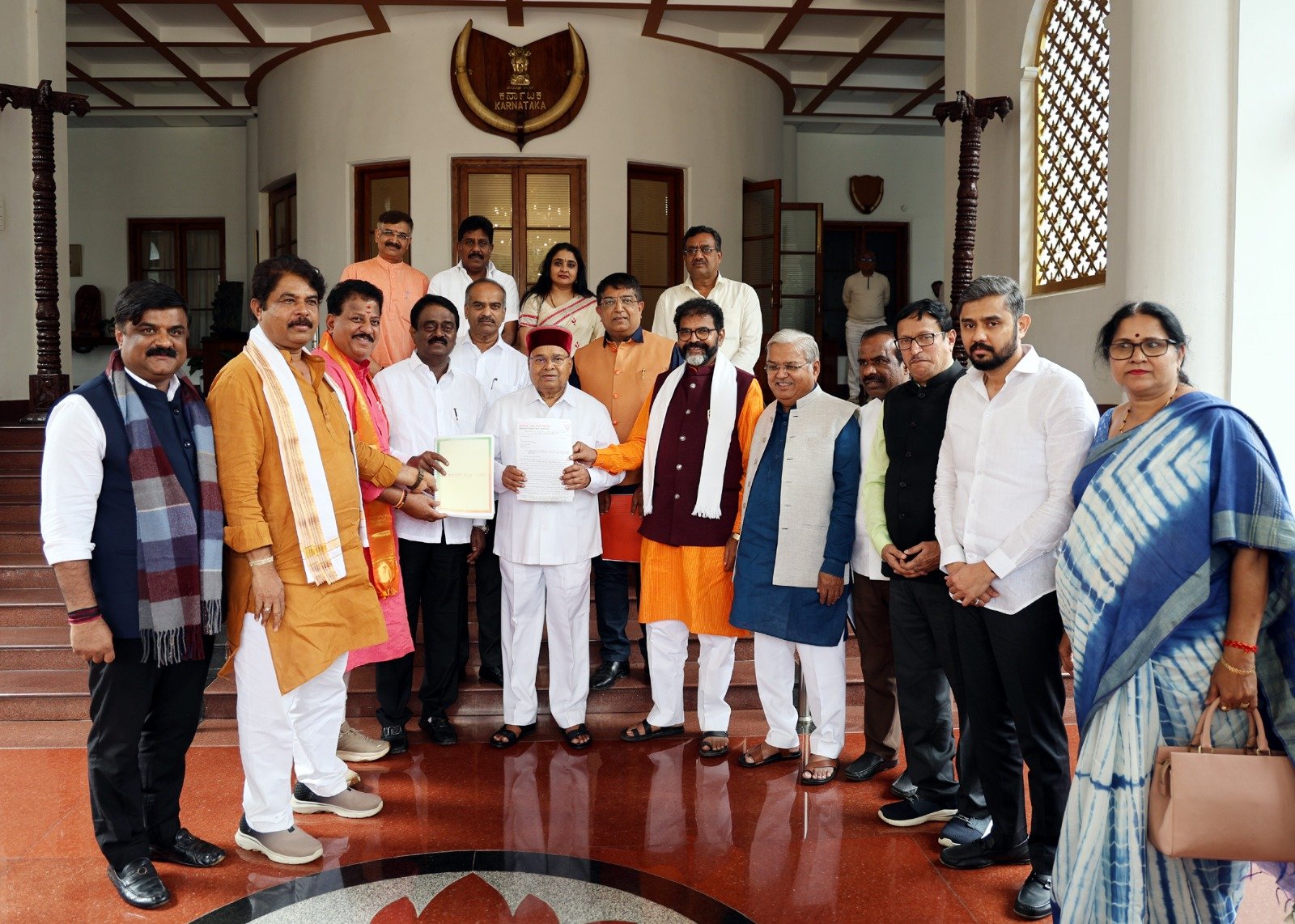 ದ್ವೇಷ ಭಾಷಣ ಮಸೂದೆ ವಿವಾದ: ರಾಜ್ಯಪಾಲರ ಮೆಟ್ಟಿಲೇರಿದ ಬಿಜೆಪಿ ನಿಯೋಗ