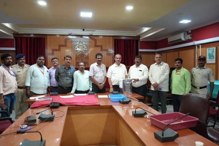 ಲಕ್ಕುಂಡಿಯಲ್ಲಿ ಸಿಕ್ಕ ನಿಧಿ ವಿಜಯನಗರ – ಚಾಲುಕ್ಯರ ಕಾಲದ ಒಡವೆಗಳಾಗಿರುವ ಸಾಧ್ಯತೆ: ಜಿಲ್ಲಾಧಿಕಾರಿ ಸಿ.ಎನ್. ಶ್ರೀಧರ್