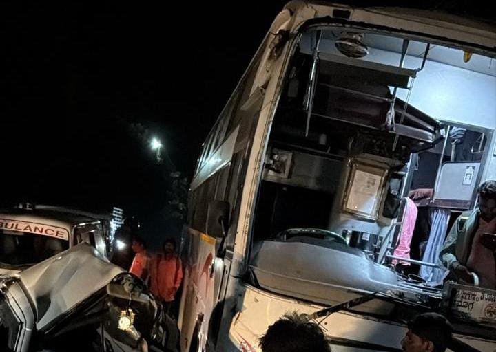 KSRTC ಬಸ್-ಸ್ವಿಫ್ಟ್ ಕಾರು ಮುಖಾಮುಖಿ ಡಿಕ್ಕಿ; ಒಂದೇ ಕುಟುಂಬದ ಮೂವರು ಸ್ಥಳದಲ್ಲೇ ಸಾವು!