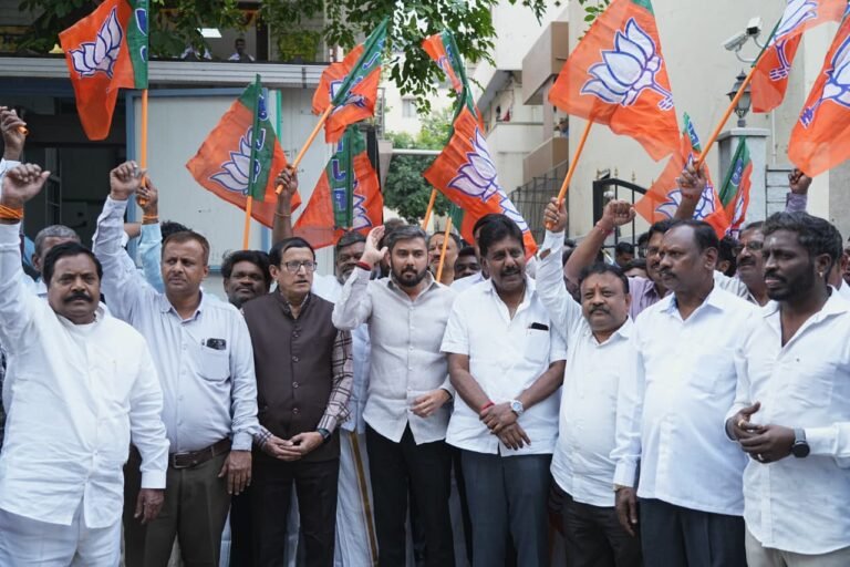 ಮಹಾರಾಷ್ಟ್ರ ಸ್ಥಳೀಯ ಸಂಸ್ಥೆ ಚುನಾವಣೆ: ಬಿಜೆಪಿ–ಮಿತ್ರಪಕ್ಷಗಳ ಗೆಲುವಿಗೆ ಬೆಂಗಳೂರಿನಲ್ಲಿ ವಿಜಯೋತ್ಸವ