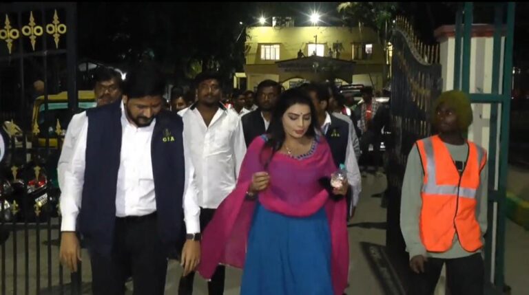 ಕೆಆರ್ ಪುರ | ಅಕ್ರಮ ಫ್ಲೆಕ್ಸ್ ಬ್ಯಾನರ್ ತೆರವು ಕಾರ್ಯಾಚರಣೆ: ₹50,000 ದಂಡ ವಸೂಲಿ