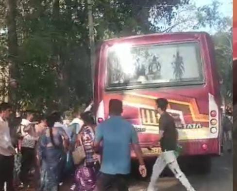 ಶಿವಮೊಗ್ಗ| ಖಾಸಗಿ ಬಸ್‌ನಲ್ಲಿ ಬೆಂಕಿ ಅವಘಡ; ಸ್ಥಳೀಯರ ಸಮಯಪ್ರಜ್ಞೆಯಿಂದ ತಪ್ಪಿದ ದುರಂತ!