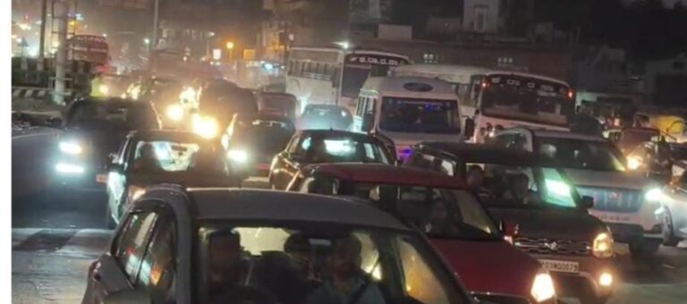 ರಜೆ ಮುಗಿಸಿ ಬೆಂಗಳೂರಿನತ್ತ ಸಿಟಿ ಮಂದಿ| ನೆಲಮಂಗಲ – ಕುಣಿಗಲ್‌ ರಸ್ತೆಯಲ್ಲಿ 4 ಕಿ.ಮೀ ಟ್ರಾಫಿಕ್‌ ಜಾಮ್