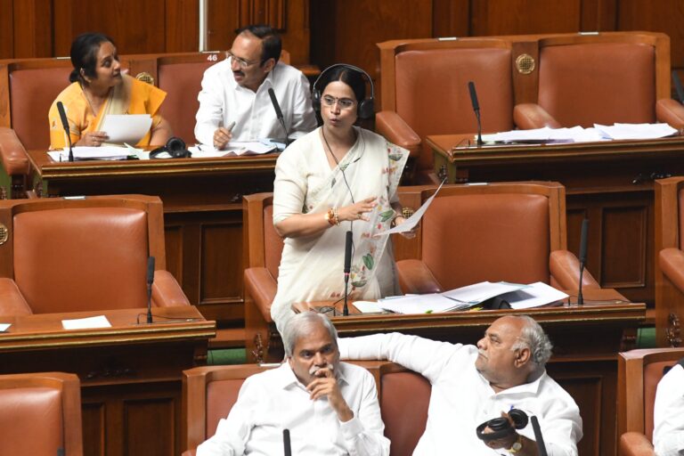 ಮಹಿಳೆ–ಮಕ್ಕಳ ರಕ್ಷಣೆಗೆ ‘ಅಕ್ಕಪಡೆ’: ದಿನಕ್ಕೆ 12 ಗಂಟೆ ಗಸ್ತು, ದೂರುದಾರರ ಹೆಸರು ಗೌಪ್ಯ: ಸಚಿವೆ ಲಕ್ಷ್ಮೀ ಹೆಬ್ಬಾಳ್ಕರ್