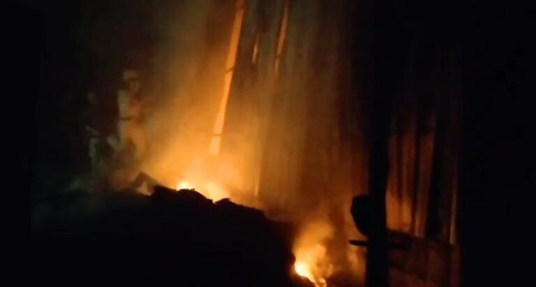 ಮೈಸೂರು| ಗುಜರಿಯಲ್ಲಿ ಮಧ್ಯರಾತ್ರಿ ಆಕಸ್ಮಿಕ ಬೆಂಕಿ; ಲಕ್ಷಾಂತರ ಮೌಲ್ಯದ ವಸ್ತುಗಳು ಭಸ್ಮ!