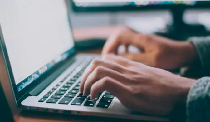 ‘ನಾನ್ ಕನ್ನಡ HR’ ನೇಮಕಾತಿ ಜಾಹೀರಾತು: ಕನ್ನಡಿಗರ ಕೆಂಗಣ್ಣಿಗೆ ಗುರಿಯಾದ ಖಾಸಗಿ ಕಂಪನಿ!