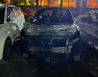 ಬೆಂಗಳೂರು: ಮಹದೇವಪುರದಲ್ಲಿ ನಡುರಸ್ತೆಯಲ್ಲೇ ಹೊತ್ತಿ ಉರಿದ ಕಾರು!