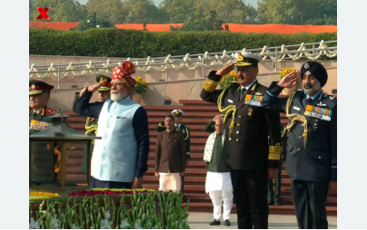 ಗಣರಾಜ್ಯೋತ್ಸವಕ್ಕೂ ಮುನ್ನ ರಾಷ್ಟ್ರೀಯ ಯುದ್ಧ ಸ್ಮಾರಕಕ್ಕೆ ಮೋದಿ ಭೇಟಿ: ಹುತಾತ್ಮ ಯೋಧರಿಗೆ ಗೌರವ ನಮನ