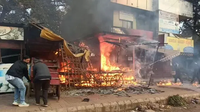 ಧಾರವಾಡ| ಭೀಕರ ಅಗ್ನಿ ದುರಂತ; ಮೂರು ಅಂಗಡಿಗಳು ಸುಟ್ಟು ಕರಕಲು!