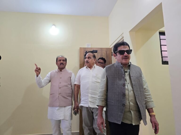 ಸ್ಲಮ್ ಬೋರ್ಡ್ ಮನೆಗಳ ಅಂಕಿಅಂಶಗಳ ಬಾಂಬ್: ಬಿಜೆಪಿ ವಿರುದ್ಧ ಜಮೀರ್ ಅಹ್ಮದ್ ತೀವ್ರ ವಾಗ್ದಾಳಿ