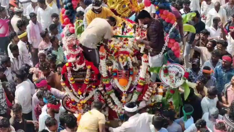 ಅಭಿಮಾನಿಗಳ ಪೈಲ್ವಾನ್ ‘ಕೊಬ್ಬರಿ ಹೋರಿ’ ನಿಧನ: ಕರ್ಜಗಿಯಲ್ಲಿ ಭಾವುಕ ವಿದಾಯ, ಸಾವಿರಾರು ಜನರಿಂದ ಗೌರವ ನಮನ