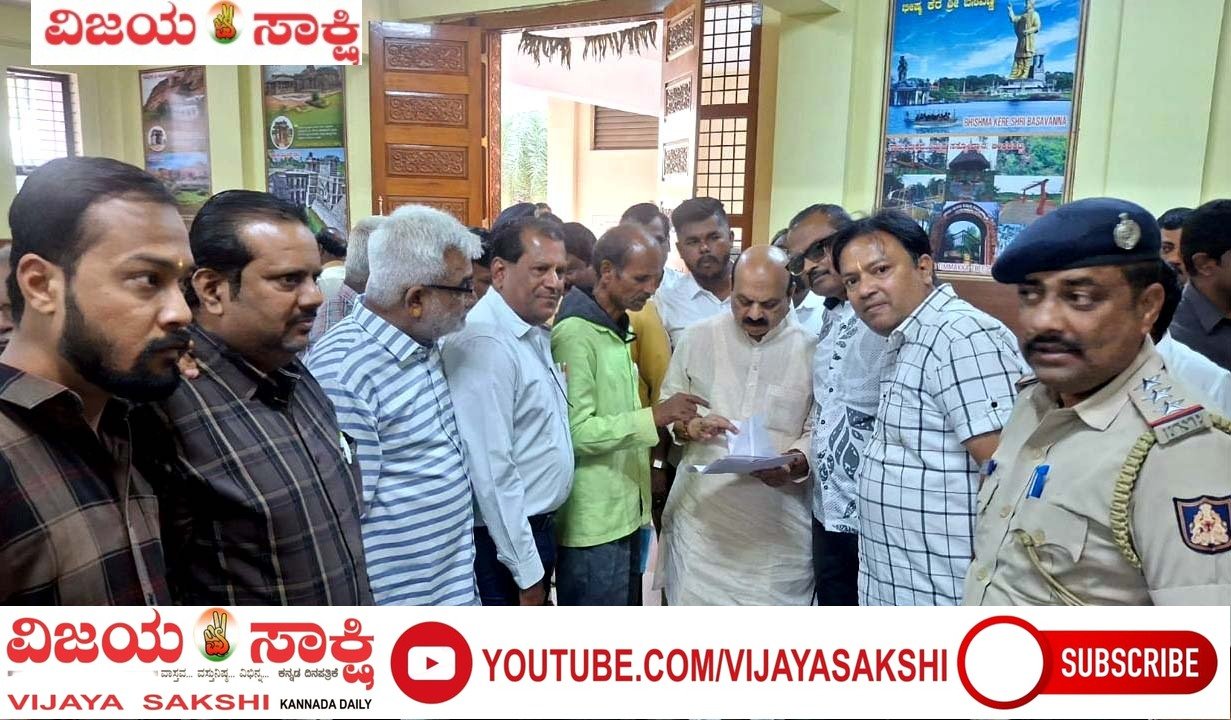ಗದಗ ಜಿಲ್ಲಾ ಕ್ಲಾಥ್ ಮರ್ಚಂಟ್ಸ್ ಅಸೋಸಿಯೇಶನ್ದಿಂದ: ಸಂಸದ ಬೊಮ್ಮಾಯಿ ಅವರಿಗೆ ಮನವಿ ಅರ್ಪಣೆ