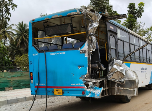 ಗಣರಾಜ್ಯೋತ್ಸವ ದಿನದಂದೇ ತಪ್ಪಿದ ಭಾರಿ ದುರಂತ: BMTC ಬಸ್‌ʼಗೆ ಗುದ್ದಿದ ಪ್ಯಾಸೆಂಜರ್ ರೈಲು