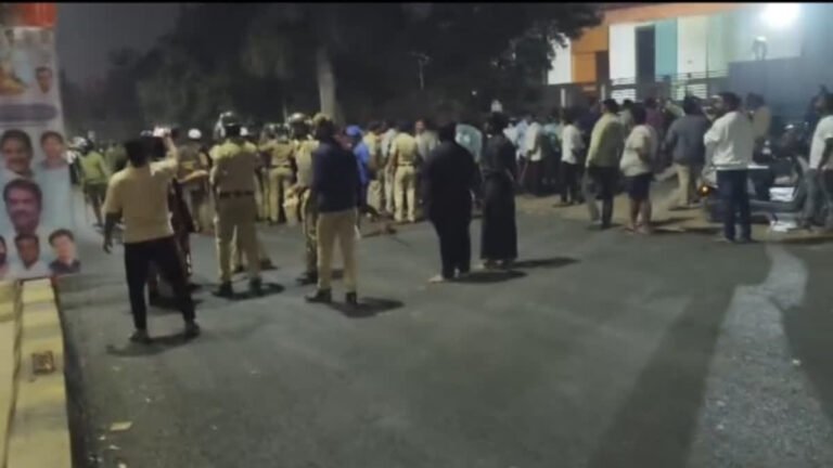 ರಕ್ತಪಾತಕ್ಕೆ ತಿರುಗಿದ ಬಳ್ಳಾರಿ ಬ್ಯಾನರ್ ಗಲಾಟೆ: ಕಾಂಗ್ರೆಸ್ ಕಾರ್ಯಕರ್ತ ಸಾವು, ನಿಷೇಧಾಜ್ಞೆ ಜಾರಿ