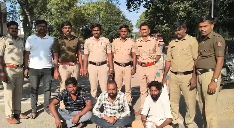 ಕಲಬುರಗಿ ಸೆಂಟ್ರಲ್ ಜೈಲಿಗೆ ನಿಷೇಧಿತ ವಸ್ತು ಎಸೆಯಲು ಯತ್ನ: ಮೂವರ ಬಂಧನ