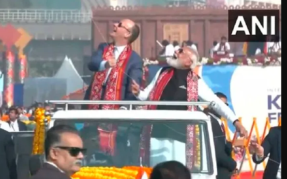 ಜರ್ಮನ್ ಚಾನ್ಸೆಲರ್ ಜತೆ ಸಬರಮತಿ ಆಶ್ರಮದಲ್ಲಿ ಗಾಳಿಪಟ ಹಾರಿಸಿದ ಮೋದಿ