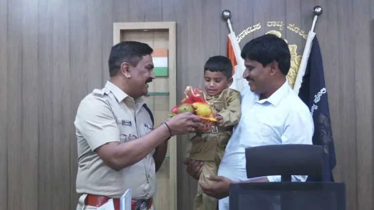 ಖಾಕಿ ಕುರ್ಚಿಯಲ್ಲಿ ಪುಟ್ಟ ಹೀರೋ: ಕ್ಯಾನ್ಸರ್ ವಿರುದ್ಧ ಹೋರಾಡುತ್ತಿರುವ ಬಾಲಕನ ಕನಸು ನೆರವೇರಿಸಿದ ಎಸ್‌ಪಿ