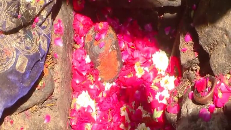 13 ಮಂದಿಗೆ ಲಾಡ್ಲೆ ಮಶಾಕ್ ದರ್ಗಾ ಶಿವಲಿಂಗ ಪೂಜೆ ಮಾಡಲು ಅವಕಾಶ ನೀಡಿದ ಕಲಬುರಗಿ ಹೈಕೋರ್ಟ್