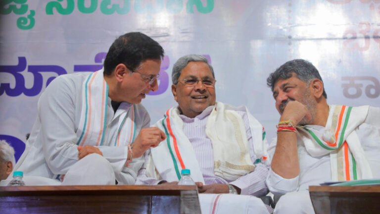 ಸಿಎಂ, ಡಿಸಿಎಂ ಜೊತೆ ಸುರ್ಜೇವಾಲಾ ಕ್ಲೋಸ್‌ ಡೋರ್‌ ಮೀಟಿಂಗ್‌- ಡಿಕೆಶಿ ಜೊತೆ ಒಂದು ಗಂಟೆ ಪ್ರತ್ಯೇಕ ಮಾತುಕತೆ