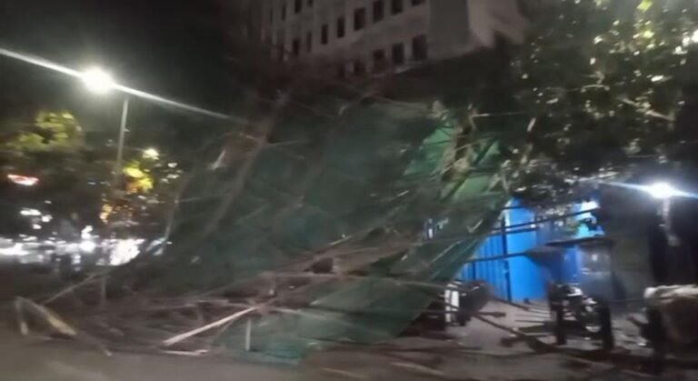 ಮೆಜೆಸ್ಟಿಕ್‌ನಲ್ಲಿ ಸಾರವೆ ಮರ ಕುಸಿತ; ಮೂವರಿಗೆ ಗಾಯ, ಬಸ್‌–ಬೈಕ್‌ಗಳಿಗೆ ಹಾನಿ!