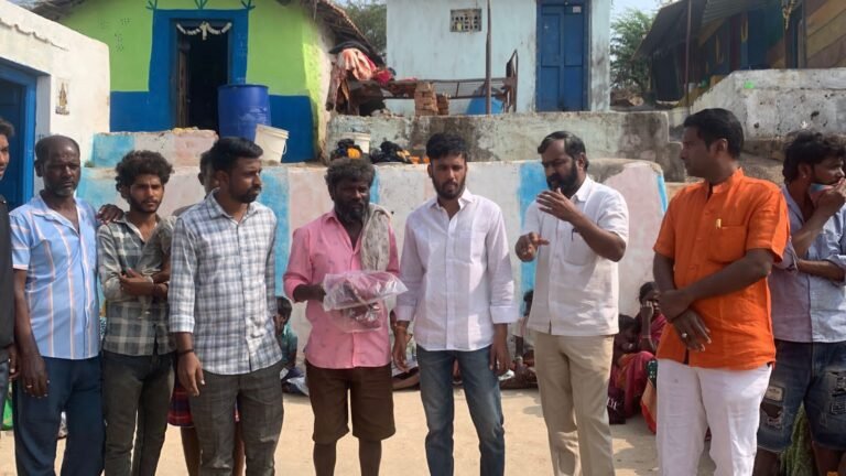 ತೀವ್ರ ಚಳಿ ಹಿನ್ನೆಲೆ: ಜೀವ ಧ್ವನಿ ಫೌಂಡೇಶನ್ ವತಿಯಿಂದ 400 ಸ್ವೆಟರ್ ವಿತರಣೆ