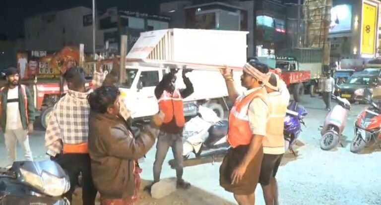 ಕೆಆರ್ ಪುರ| ಅನಧಿಕೃತ ನೇಮ್–ಫ್ಲೆಕ್ಸ್ ಬ್ಯಾನರ್ ತೆರವು ಕಾರ್ಯಾಚರಣೆ!