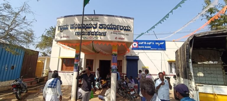 ಗದಗ: ಜಲ್ಲಿಗೇರಿ ಗ್ರಾಮದಲ್ಲಿ ಕುಡಿಯುವ ನೀರಿಗಾಗಿ ಹಾಹಾಕಾರ – ಪಂಚಾಯತಿ ಕಚೇರಿಗೆ ಬೀಗ ಹಾಕಿ ಪ್ರತಿಭಟನೆ