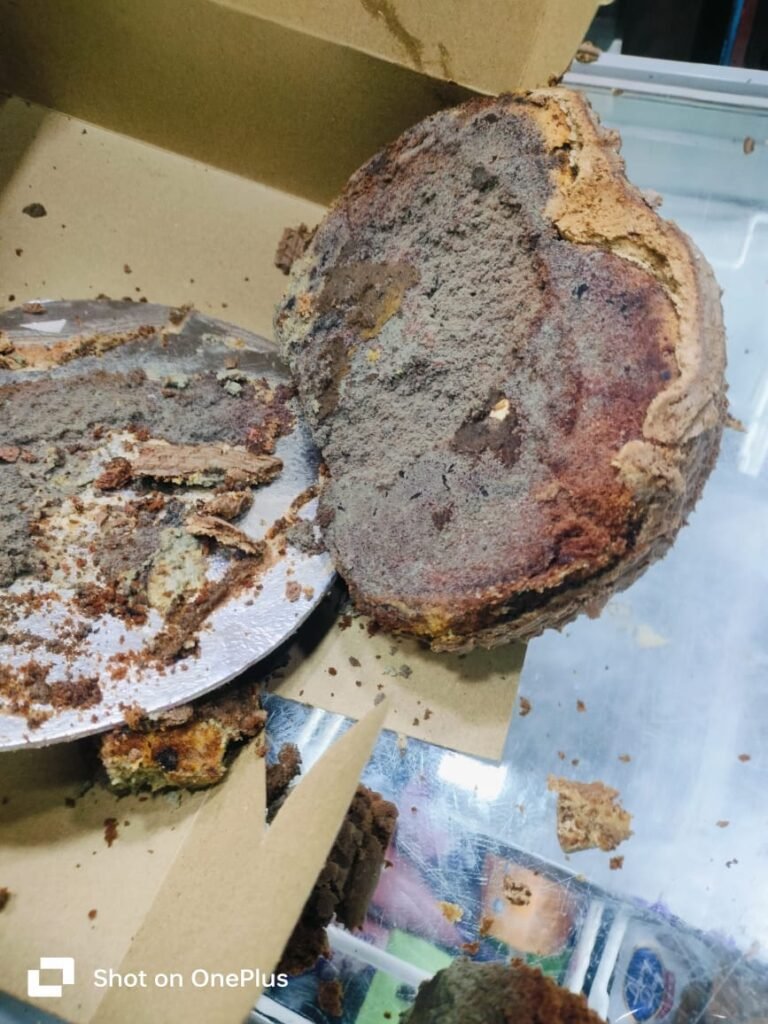 ಬೂಸ್ಟ್ ತುಂಬಿದ ಕೇಕ್ ಮಾರಾಟ ಆರೋಪ: ಶಿರೋಳ ಬೇಕರಿ ವಿರುದ್ಧ ಗಂಭೀರ ದೂರು, ಫುಡ್ ಇಲಾಖೆ ಮೌನ?