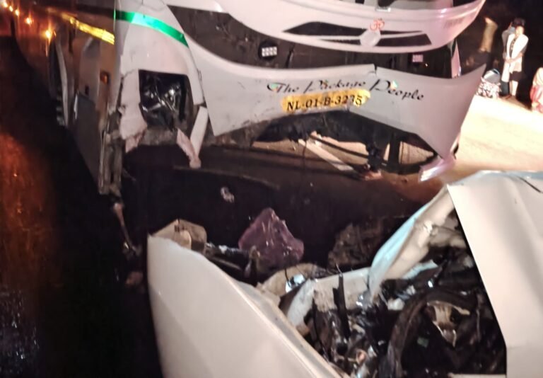 ರಾಯಚೂರು| ಕಾರು-ಖಾಸಗಿ ಬಸ್ ನಡುವೆ ಮುಖಾಮುಖಿ ಡಿಕ್ಕಿ; ಚಾಲಕ ಗಂಭೀರ, ವಾಹನ ನಜ್ಜುಗುಜ್ಜು