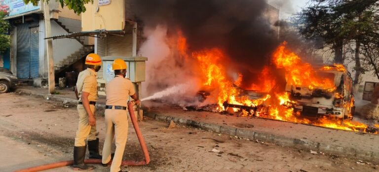 ಗ್ಯಾರೇಜ್ ನಲ್ಲಿ ಆಕಸ್ಮಿಕ ಬೆಂಕಿ ಅವಘಡ: ನಾಲ್ಕು ವಾಹನಗಳು ಭಸ್ಮ!