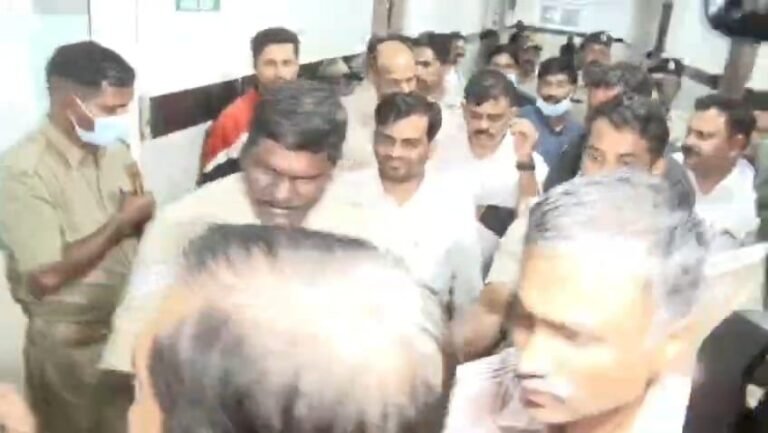 11 ಗಂಟೆಗಳ ವಿಚಾರಣೆ ಬಳಿಕ ನ್ಯಾಯಾಂಗ ಹಾದಿ: ರಾಜಕೀಯ ಕೇಂದ್ರದ ಕದನವಾದ ಲಮಾಣಿ ಟ್ರ್ಯಾಪ್ ಪ್ರಕರಣ