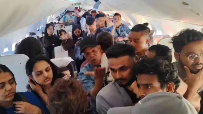 ಕಠ್ಮಂಡುವಿನಲ್ಲಿ ಇಳಿಯಲು ಅನುಮತಿ ಇಲ್ಲ: ಎರಡು ದಿನ ವಿಮಾನದಲ್ಲೇ ಉಳಿದ ಕನ್ನಡಿಗರು