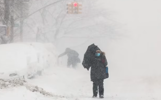 ಅಮೆರಿಕದಲ್ಲಿ ಭಾರೀ ಹಿಮಪಾತ: 5,600ಕ್ಕೂ ಹೆಚ್ಚು ವಿಮಾನ ರದ್ದು, ಶಾಲೆಗಳಿಗೆ ರಜೆ ಘೋಷಣೆ