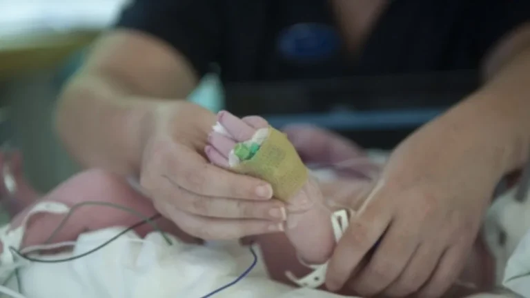 ನರ್ಸ್ ನಿರ್ಲಕ್ಷ್ಯಕ್ಕೆ ಕೈ ಬೆರಳನ್ನೇ ಕಳೆದುಕೊಂಡ 6 ತಿಂಗಳ ಮಗು: ಆಸ್ಪತ್ರೆ ವಿರುದ್ಧ ದೂರು ದಾಖಲು