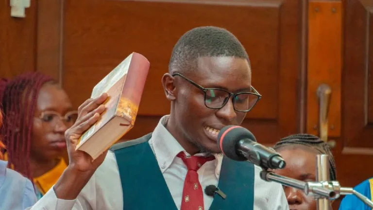 ಕೀನ್ಯಾದ ಯುವ ಶಾಸಕ ಕ್ಯಾಲೆಬ್ ಭಗವದ್ಗೀತೆ ಹಿಡಿದು ಪ್ರಮಾಣವಚನ: ಮೊಂಬಾಸಾದಲ್ಲಿ ಐತಿಹಾಸಿಕ ಕ್ಷಣ