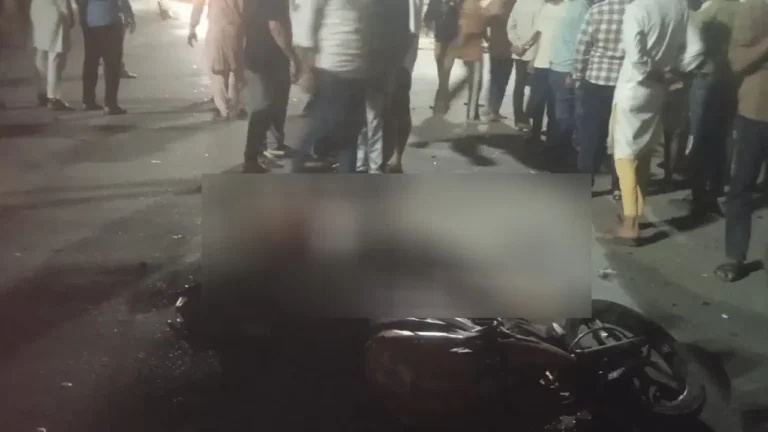 ರಾಯಚೂರು; ಬೈಕ್ ಗೆ ಡಿಕ್ಕಿ ಹೊಡೆದ ಟ್ರಕ್​; ಭೀಕರ ಅಪಘಾತಕ್ಕೆ ಮೂವರು ಯುವಕರು ಬಲಿ