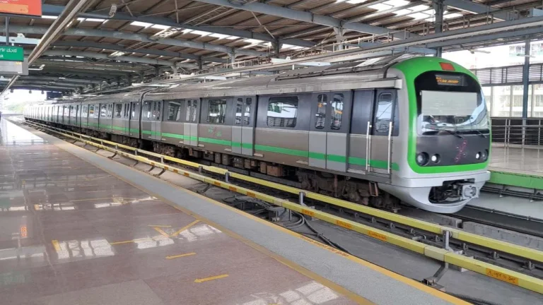 ಮೆಟ್ರೋ ದರ ಏರಿಕೆಗೆ ತಾತ್ಕಾಲಿಕ ಬ್ರೇಕ್: ತೇಜಸ್ವಿ ಸೂರ್ಯ–ಖಟ್ಟರ್ ಹಸ್ತಕ್ಷೇಪದಿಂದ ಪ್ರಯಾಣಿಕರಿಗೆ ಗುಡ್ ನ್ಯೂಸ್