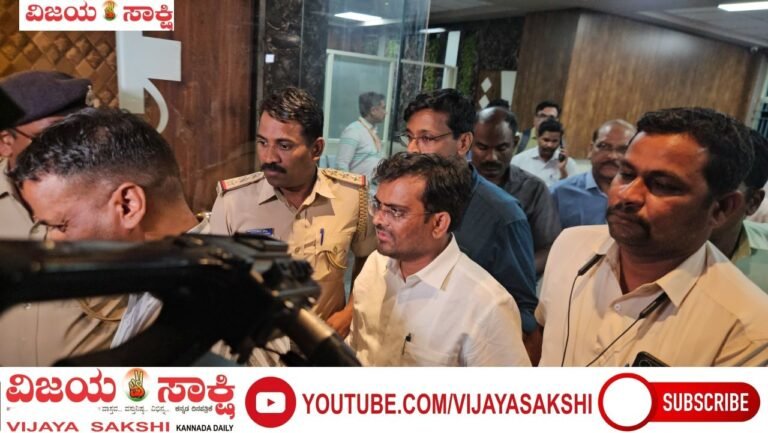 ಶಾಸಕ ಡಾ. ಚಂದ್ರು ಲಮಾಣಿ ಲೋಕಾಯುಕ್ತ ಕಸ್ಟಡಿಗೆ | ಆಕ್ರೋಶ ವ್ಯಕ್ತಪಡಿಸಿದ ಕಾರ್ಯಕರ್ತರು