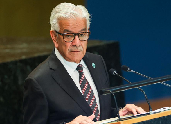 ಅಮೆರಿಕಾ ನಮ್ಮನ್ನು ಟಾಯ್ಲೆಟ್ ಪೇಪರ್‌ಗಿಂತ ಕೆಟ್ಟದಾಗಿ ನಡೆಸಿಕೊಂಡಿದೆ: ಪಾಕ್ ರಕ್ಷಣಾ ಸಚಿವ