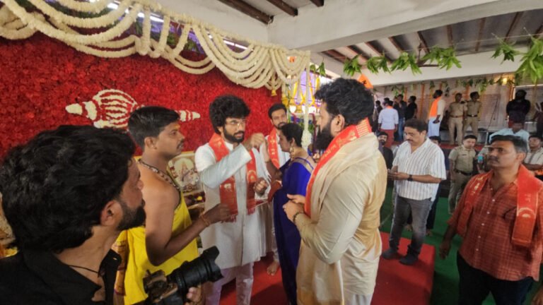 ಕೊಪ್ಪಳದ ಅಂಜನಾದ್ರಿ ಬೆಟ್ಟಕ್ಕೆ ಭೇಟಿ ಕೊಟ್ಟ ನಟ ರಿಷಬ್‌ ಶೆಟ್ಟಿ ದಂಪತಿ!