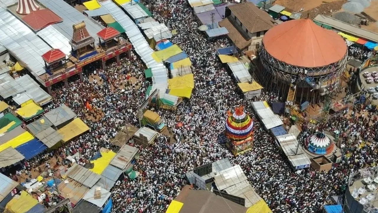 ಶಕ್ತಿಪೀಠ ಶಿರಸಿಯಲ್ಲಿ ಭಕ್ತಿ ಸಂಭ್ರಮ: ಮಾರಿಕಾಂಬಾ ದೇವಿಯ ರಥಾರೋಹಣಕ್ಕೆ ಸಾವಿರಾರು ಭಕ್ತರ ಸಾಕ್ಷಿ
