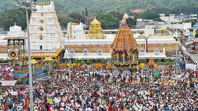 ತಿರುಮಲದಲ್ಲಿ QR ಆಧಾರಿತ ಸ್ಮಾರ್ಟ್ ಪಾದರಕ್ಷೆ ವ್ಯವಸ್ಥೆ: 8,45,816 ಭಕ್ತರಿಗೆ ಡಿಜಿಟಲ್ ಸೌಲಭ್ಯ