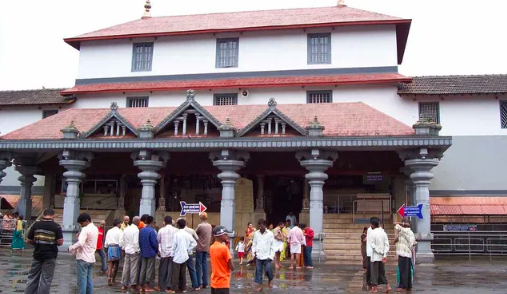 ರಕ್ತ ಚಂದ್ರಗ್ರಹಣ ಹಿನ್ನೆಲೆ: ಧರ್ಮಸ್ಥಳ ಮಂಜುನಾಥ ದೇವರ ದರ್ಶನ ಸಮಯ ಬದಲಾವಣೆ