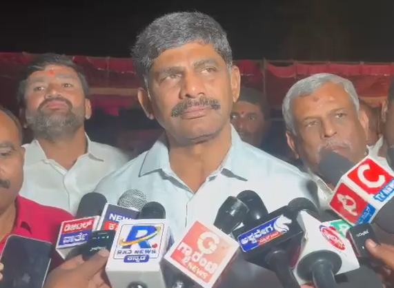 ಕೇಂದ್ರ ಬಿಜೆಪಿ ಸರ್ಕಾರ ಕರ್ನಾಟಕಕ್ಕೆ ಕೊಟ್ಟ ಖಾಲಿ ಟ್ರಂಕ್  ಹಿಡಿದಿರುವ ತೇಜಸ್ವಿ ಸೂರ್ಯ: ಡಿ.ಕೆ. ಸುರೇಶ್ ವ್ಯಂಗ್ಯ