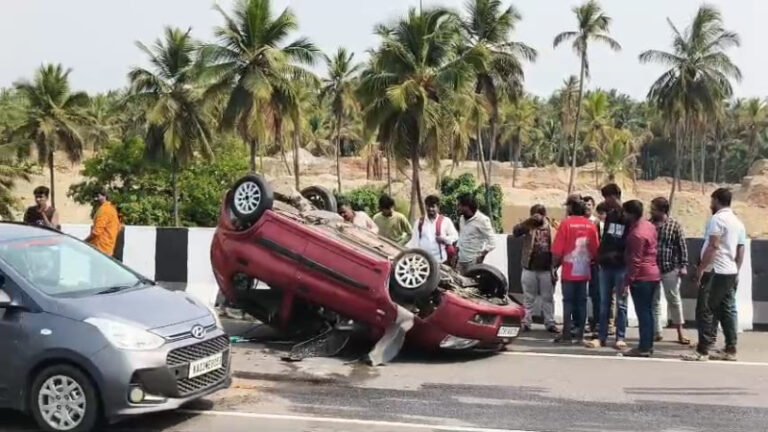 ಎಕ್ಸ್‌ಪ್ರೆಸ್‌ವೇನಲ್ಲಿ ಎರಡು ಕಾರುಗಳ ನಡುವೆ ಭೀಕರ ಅಪಘಾತ: ಪಕ್ಕದ ರಸ್ತೆಗೆ ಉರುಳಿಬಿದ್ದ ವಾಹನ!