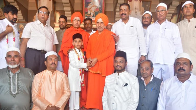 ಹುಬ್ಬಳ್ಳಿಯಲ್ಲಿ ರಂಜಾನ್ ಸಂಭ್ರಮ: ವಿವಾದಿತ ಈದ್ಗಾ ಮೈದಾನದಲ್ಲಿ ಲಕ್ಷಾಂತರ ಜನರಿಂದ ಪ್ರಾರ್ಥನೆ!