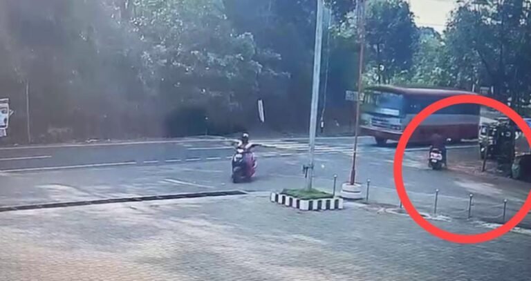 ಚಲಿಸುತ್ತಿದ್ದ ಬಸ್‌ನಿಂದ ಏಕಾಏಕಿ ಡೋರ್ ಓಪನ್: ಕೆಳಗೆ ಬಿದ್ದು  ವಿದ್ಯಾರ್ಥಿನಿಯರಿಗೆ ಗಾಯ